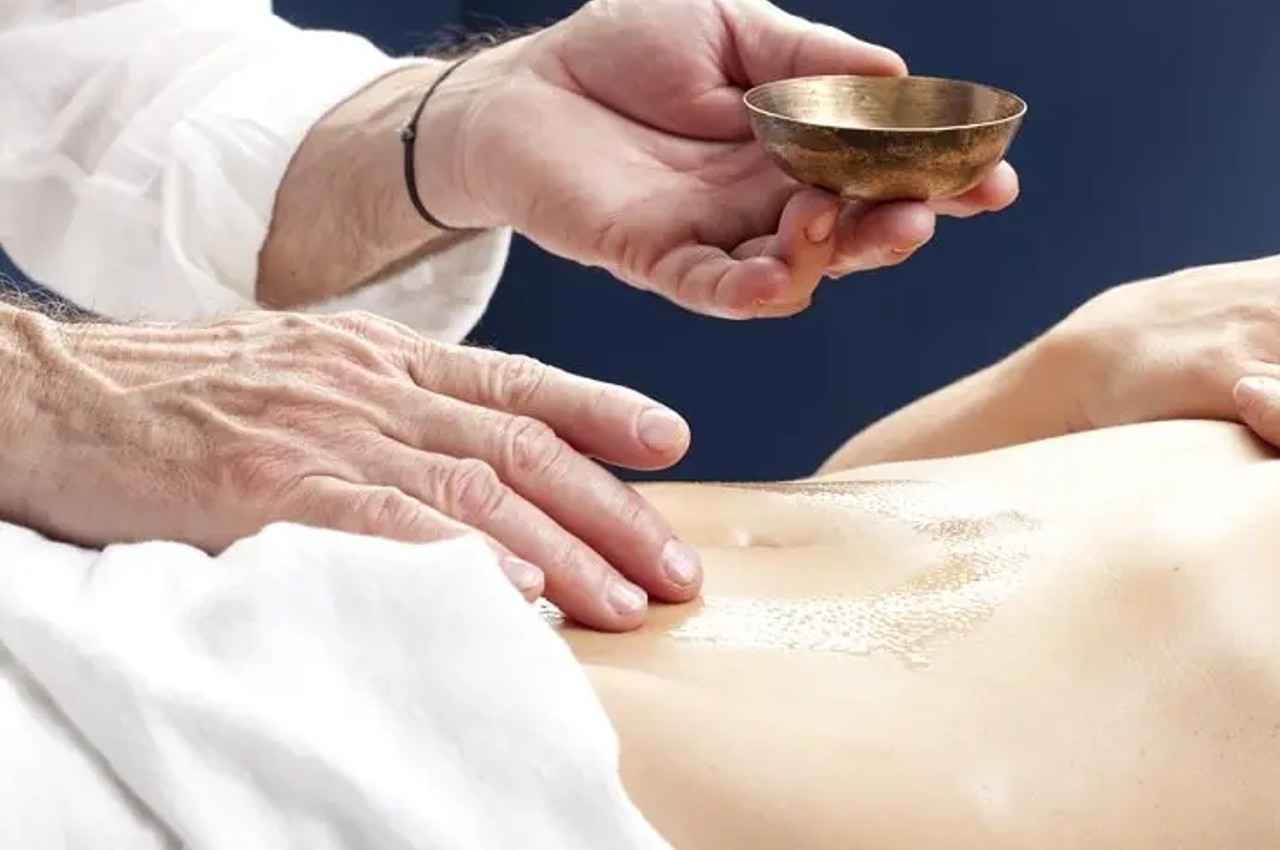 Health News: रात में सोने से पहले इस अंग में डालें 2 बूंद तेल, पुरुषों को मिलेंगे जबरदस्त फायदे