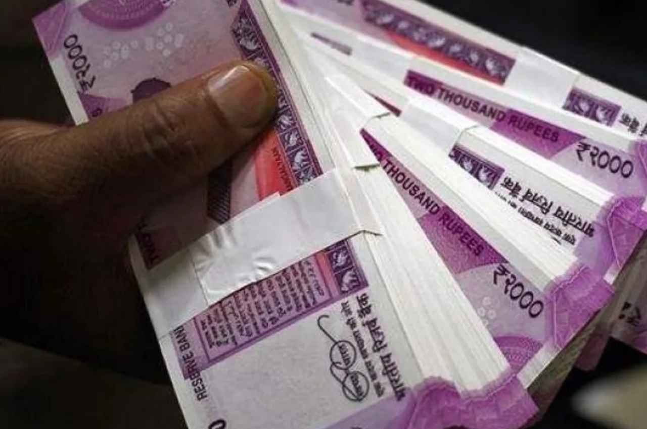 हर दिन 253 रुपये का निवेश करें, मैच्योरिटी पर 54.50 लाख रुपये तक कमाएं, पूरी डिटेल्स पढ़ें