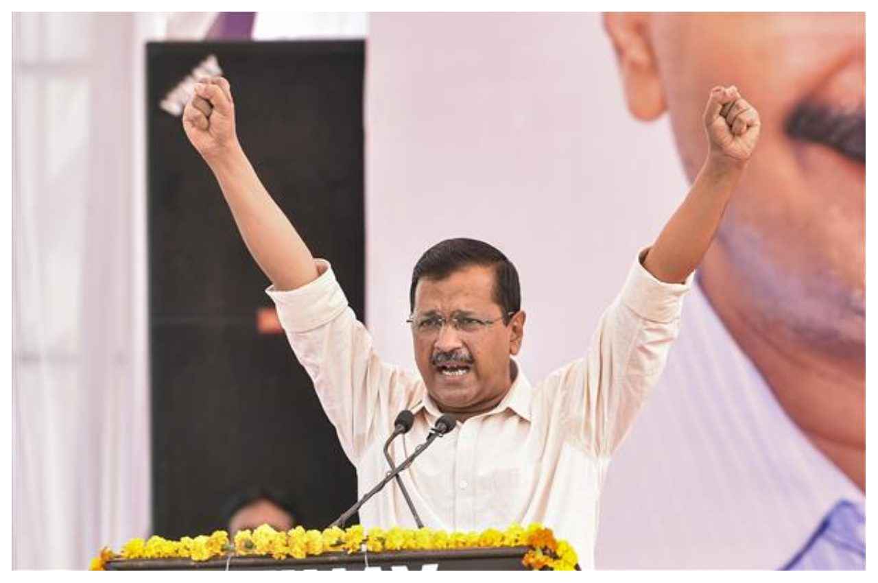 Muft Ki Revdi: सीएम केजरीवाल बोले- ऐसा माहौल बनाया जा रहा है कि मुफ्त शिक्षा, बिजली देना अपराध 
