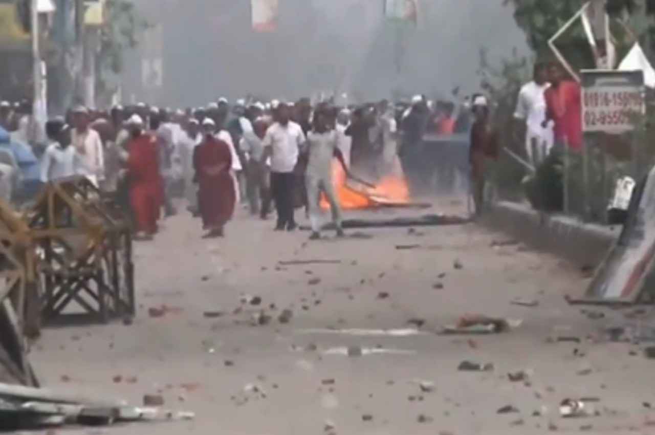 Bangladesh Fuel Prices Hike: श्रीलंका की राह पर बांग्लादेश! पेट्रोल-डीजल की कीमतों में 52% की बढ़ोतरी, सड़कों पर उतरे लोग