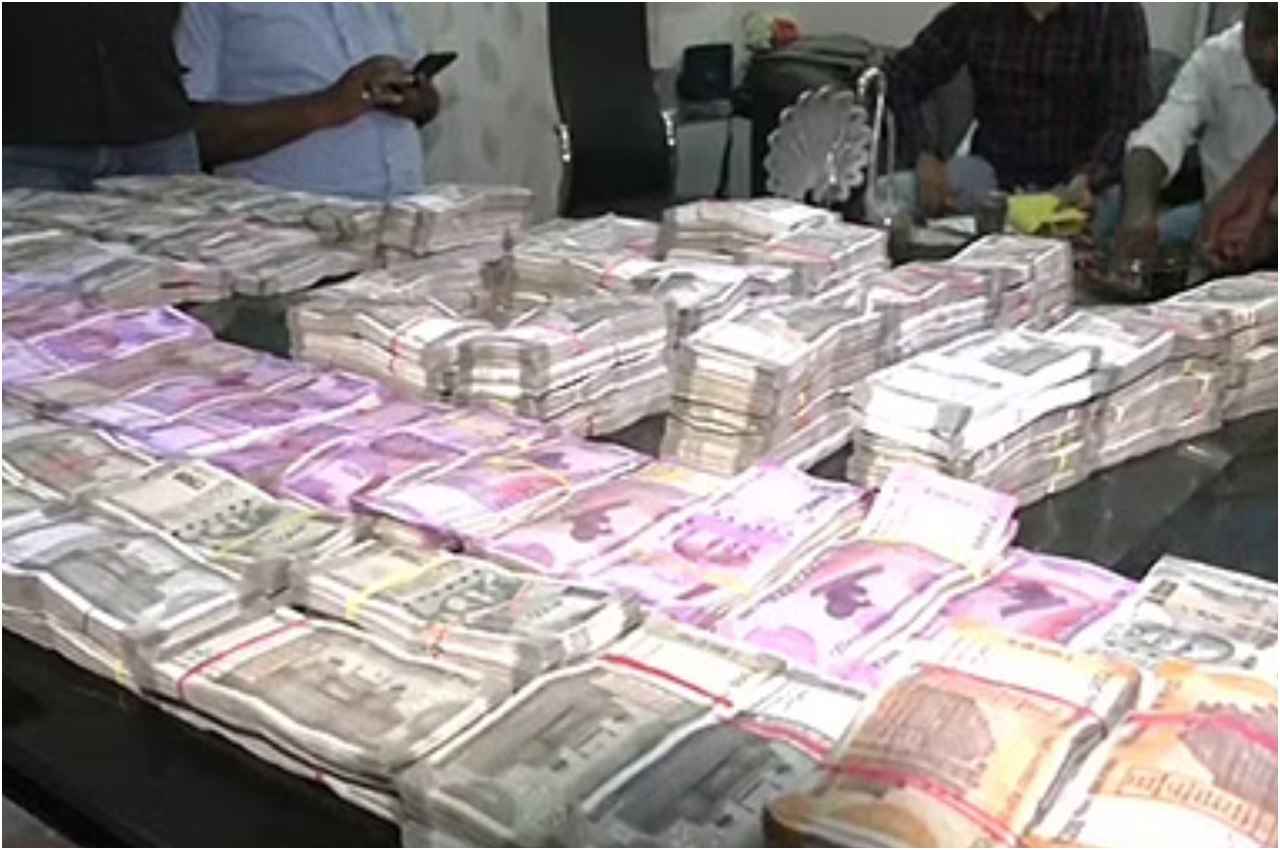 Bihar: धन कुबेर निकला कार्यपालक अभियंता, छापेमारी में मिला अकूत खजाना
