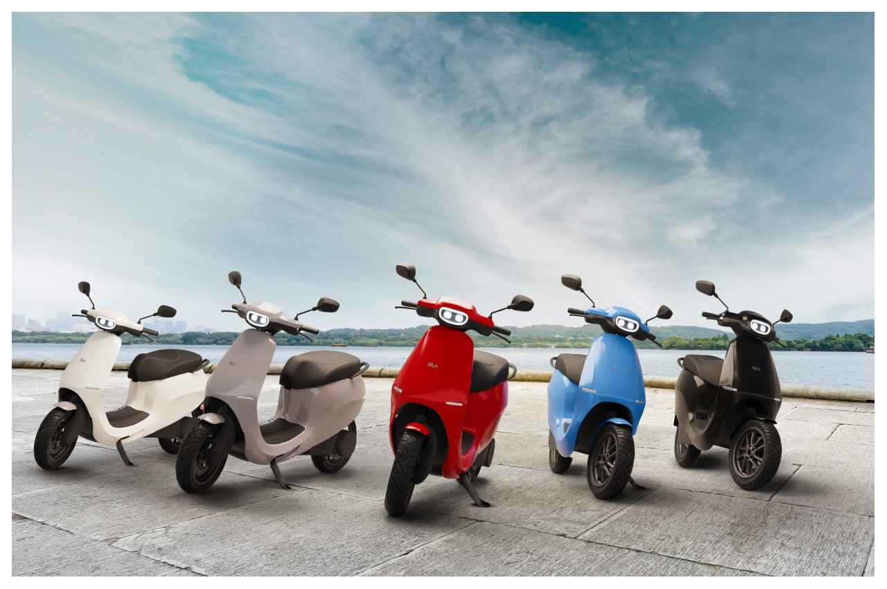 Ola Electric Scooter: लॉन्च हुआ सिंगल चार्ज में 131 km की रेंज वाला Ola S1 स्कूटर, कीमत जानकर रुक नहीं पाएंगे