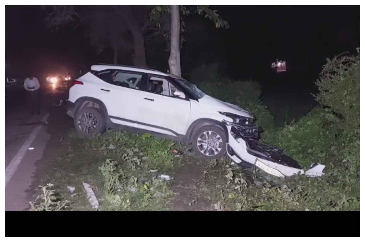 Gujarat:  तेज रफ्तार कार ने बाइक व ऑटो को मारी टक्कर, मां व दो बेटी समेत छह की मौत