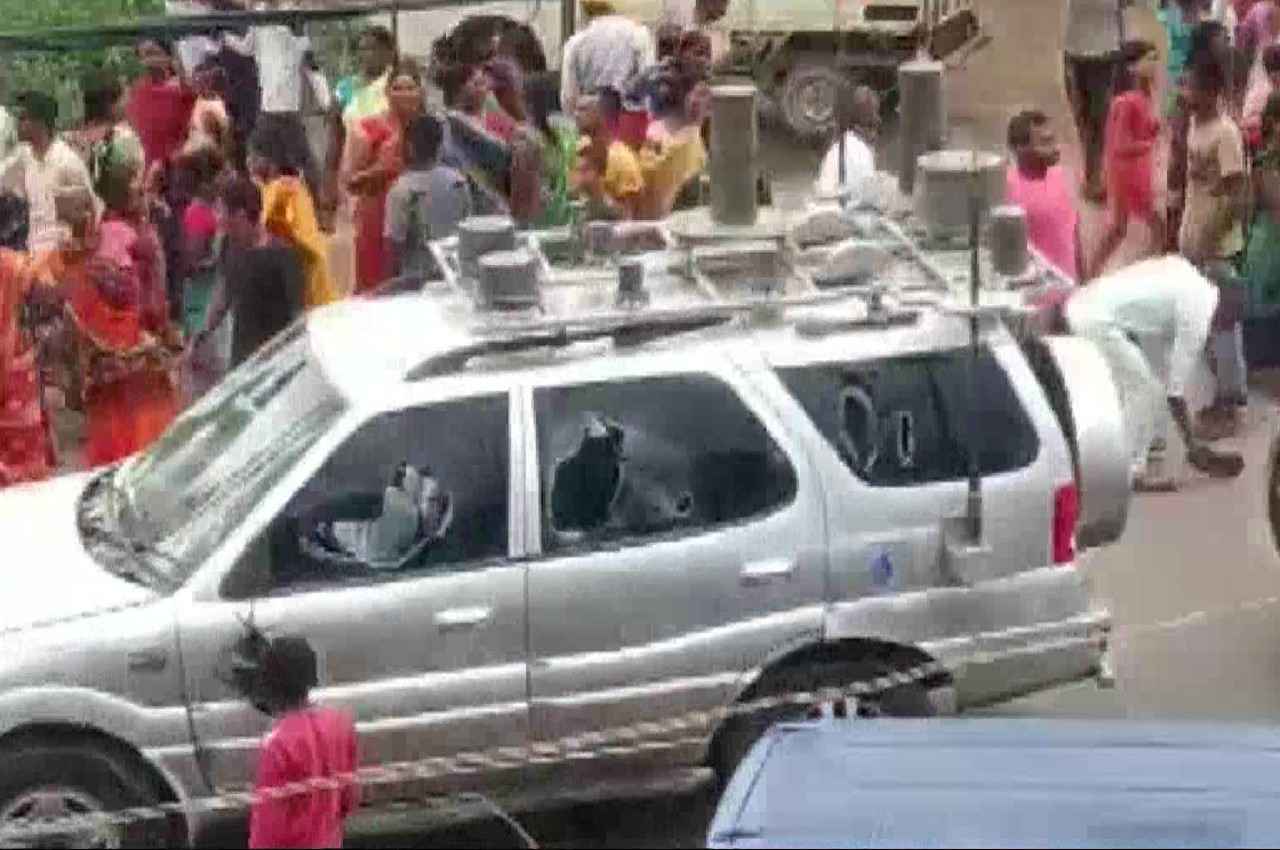 Bihar: CM नीतीश कुमार के काफिले पर पथराव, तीन से चार गाड़ियों के शीशे टूटे
