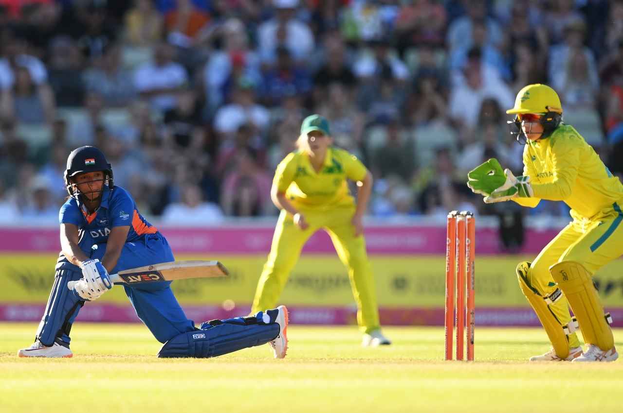 CWG 2022 IND W vs AUS W: फाइनल में हार के बाद भारत ने जीता सिल्वर, इन दो ओवरों में पलट गया मैच