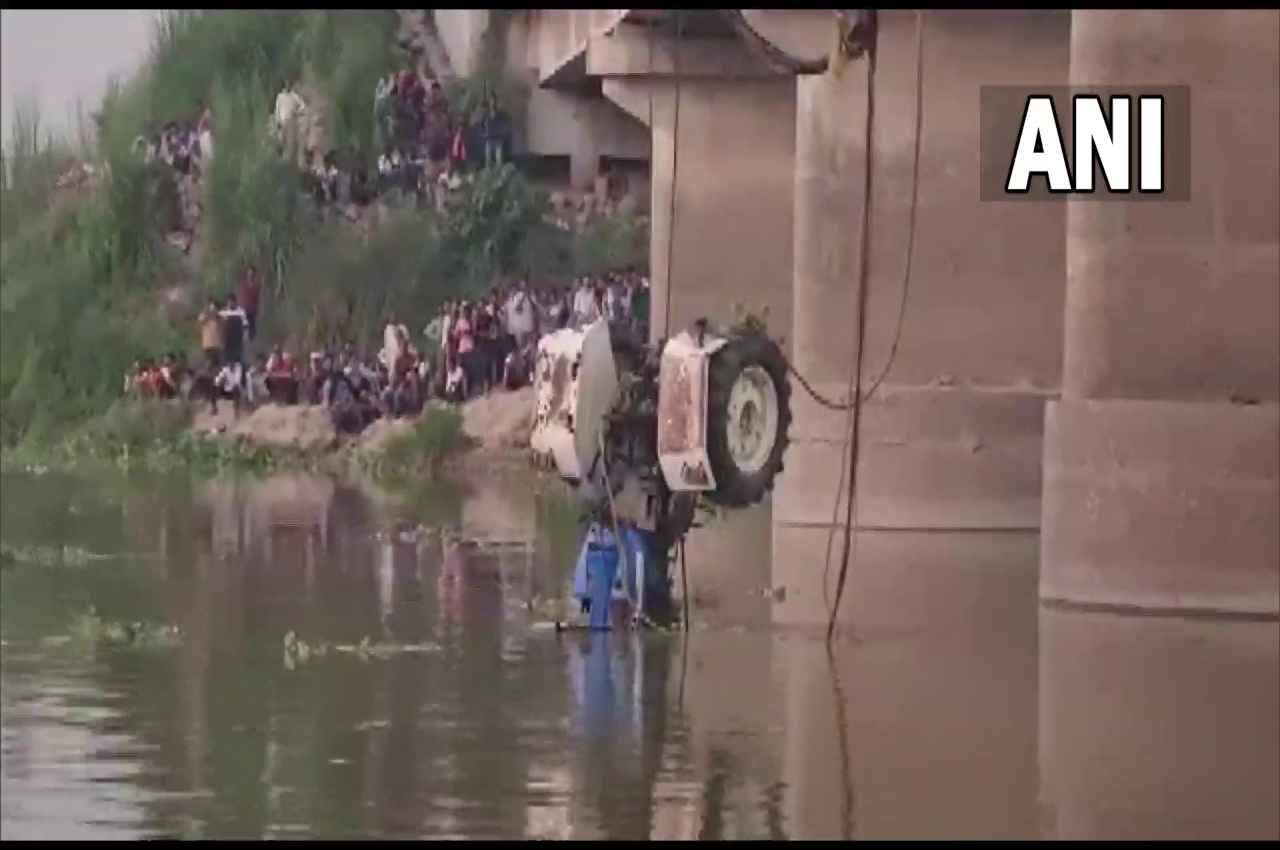 Hardoi Accident: नदी से अब तक निकाले गए 8 शव, रेलिंग तोड़कर नदी में गिरी थी ट्रैक्टर-ट्रॉली