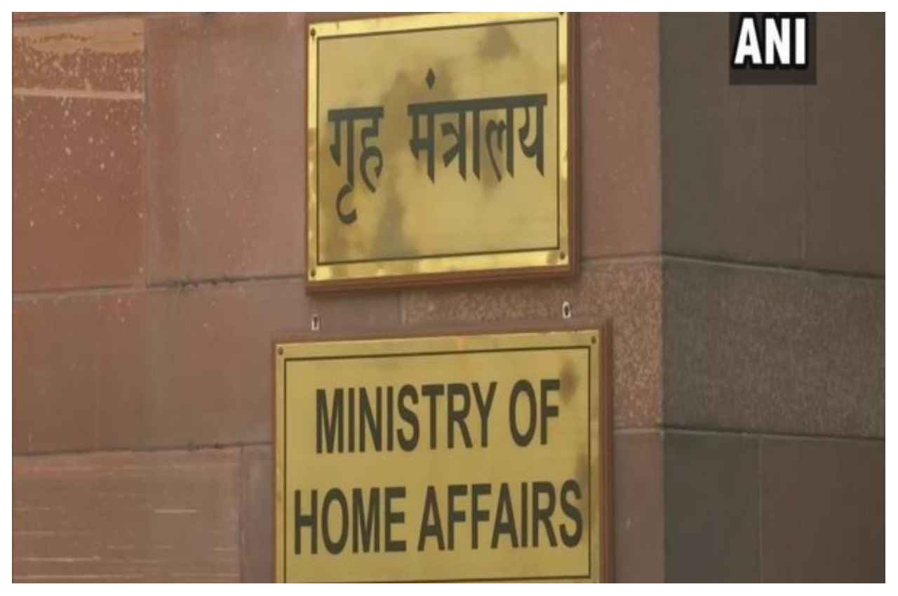 दिल्ली आबकारी नीति मामले में दो अधिकारी निलंबित