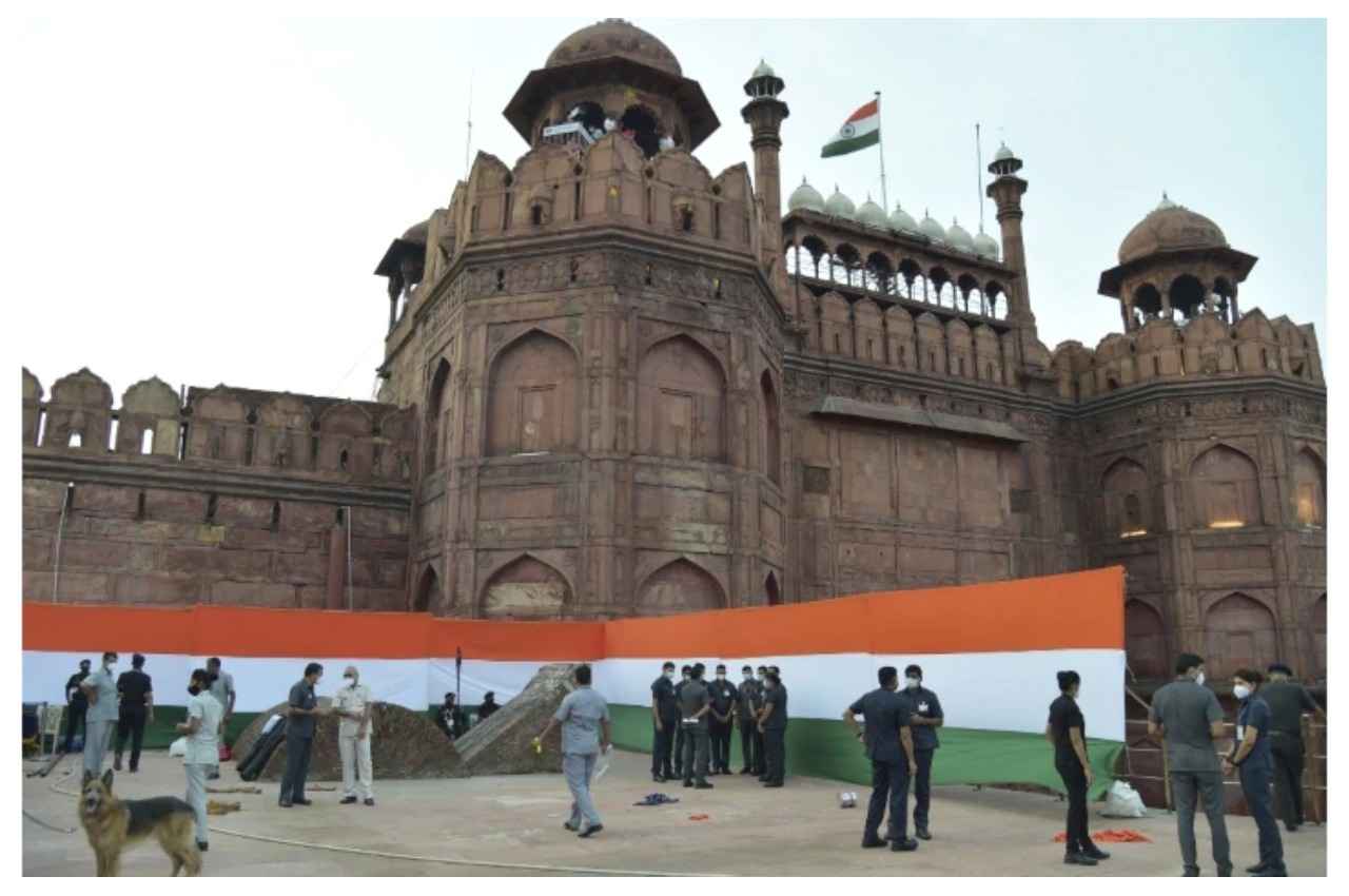 स्वतंत्रता दिवस समारोह 2022: लाल किले की सुरक्षा में 10 हजार सुरक्षाकर्मी तैनात, पीएम के भाषण के दौरान छतों पर होंगे पतंग कैचर