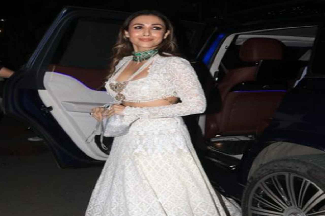 Malaika Arora ने सफेद लहंगे में लूटी लाइम लाइट, फैंस के लिए नजरें हटा पाना मुश्किल