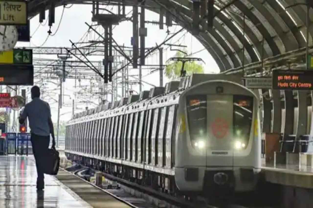 Delhi MCD Election 2022: वोटिंग वाले दिन सुबह 4 बजे से चलेंगी मेट्रो ट्रेन, तैयारियों को लेकर चुनाव आयोग ने दिया ये बयान