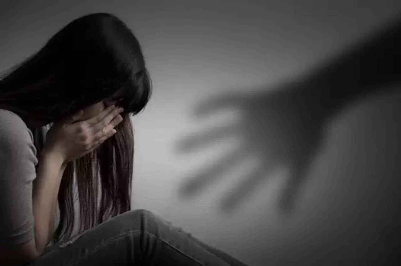 MP: घर में अकेला देख नाबालिग से दुष्कर्म, किसी को बताने पर फांसी पर लटकाने की दी धमकी