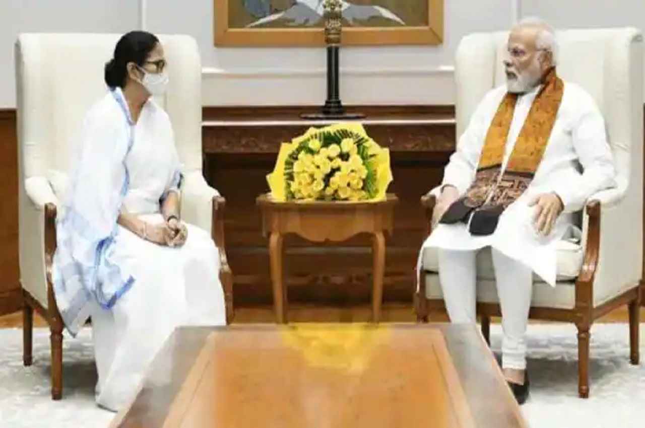 बंगाल की सीएम ममता बनर्जी ने दिल्ली में पीएम नरेंद्र मोदी से की मुलाकात, राष्ट्रपति द्रौपदी मुर्मू से भी मिलेंगी