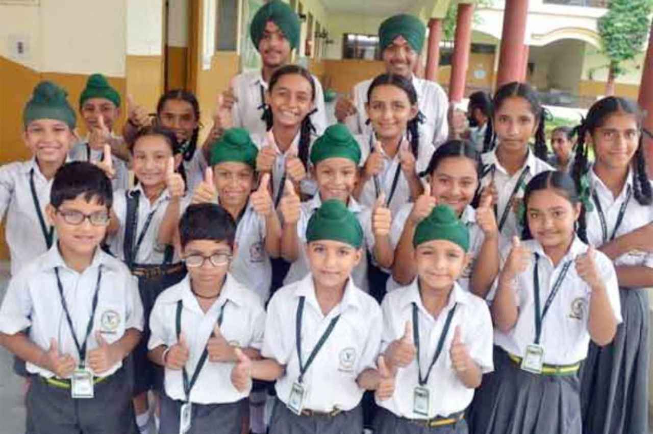 पंजाब का ऐसा स्कूल जहां 70 बच्चे हैं जुड़वा, देखकर रह जाएंगे दंग