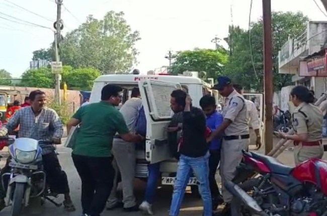 होटल में चल रहा देह व्यापार