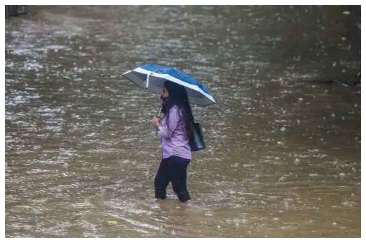 Aaj Ka Mausam: आज देश के 10 से ज्यादा राज्यों में भारी बरिश का पूर्वानुमान, जानें अपने यहां के मौसम हाल