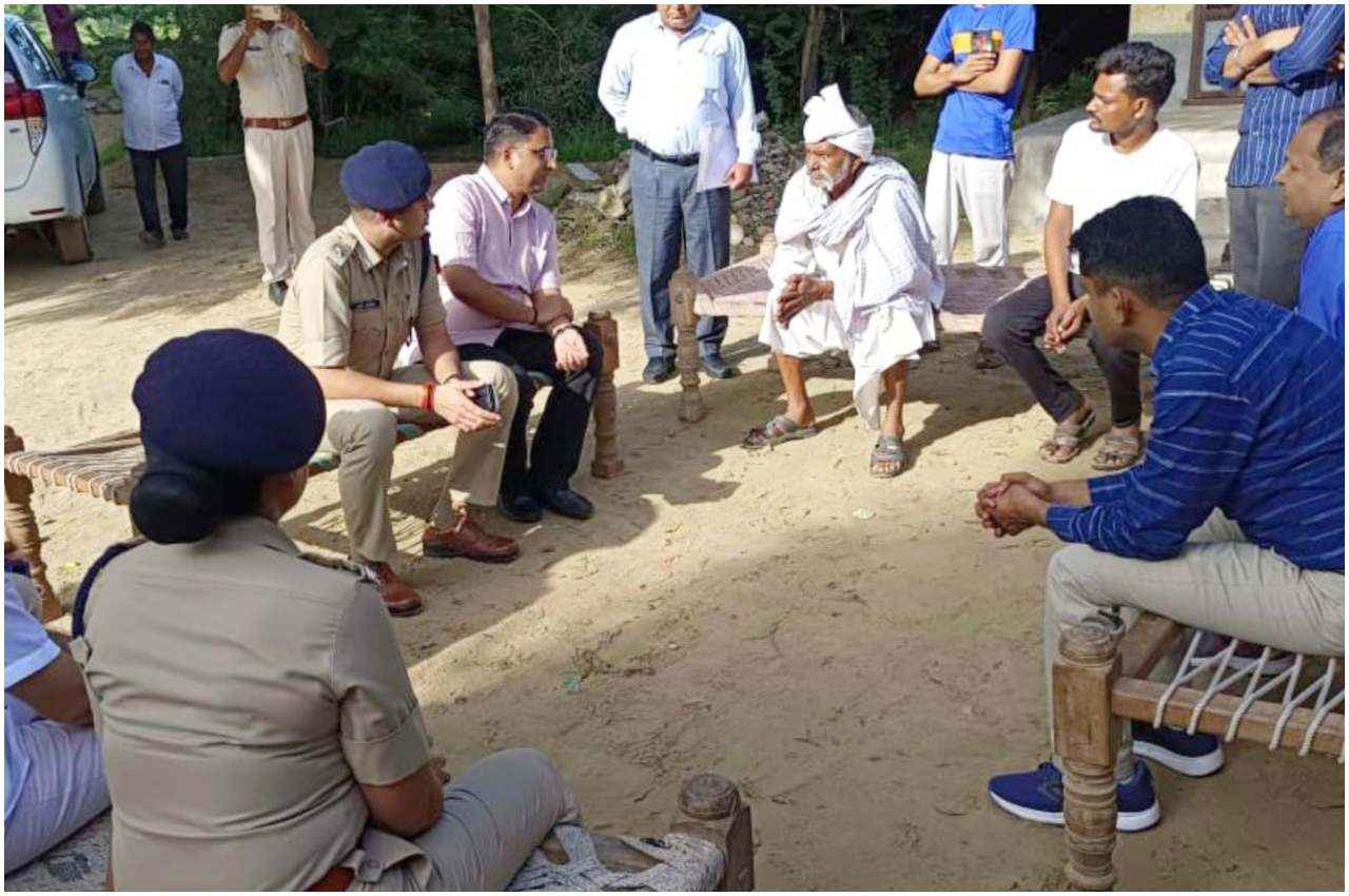 जालोर: दलित छात्र की मौत के बाद जिले में इंटरनेट सेवाएं बंद, पीड़ित परिवार के घर पुलिस-प्रशासन के अधिकारी मौजूद