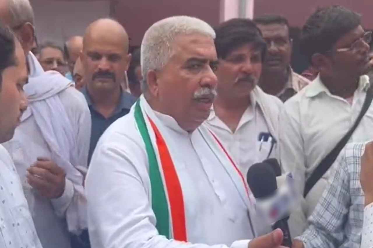 Kanpur News: बिना लाइसेंस रायफल रखने पर मंत्री राकेश सचान दोषी करार, कोर्ट रूम से आदेश की प्रति ले जाने का आरोप
