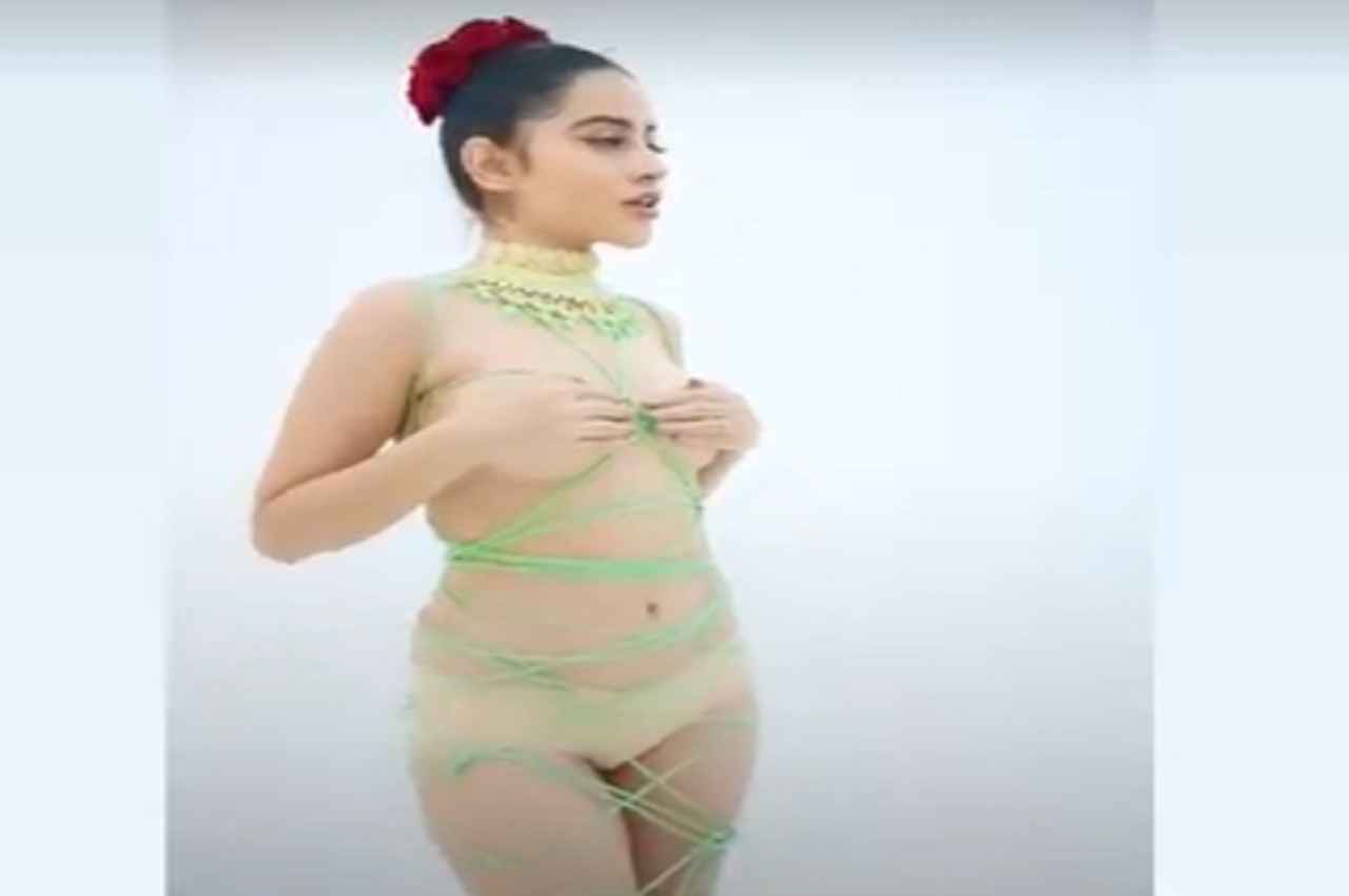 Urfi Javed Viral Video: कपड़ों की जगह दूसरे के हाथों का इस्तेमाल कर उर्फी ने कवर किया अपना शरीर, नेटिजेंस ने खूब सुनाई खरी खोटी
