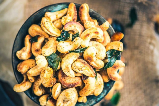 बेक्ड मसाला काजू