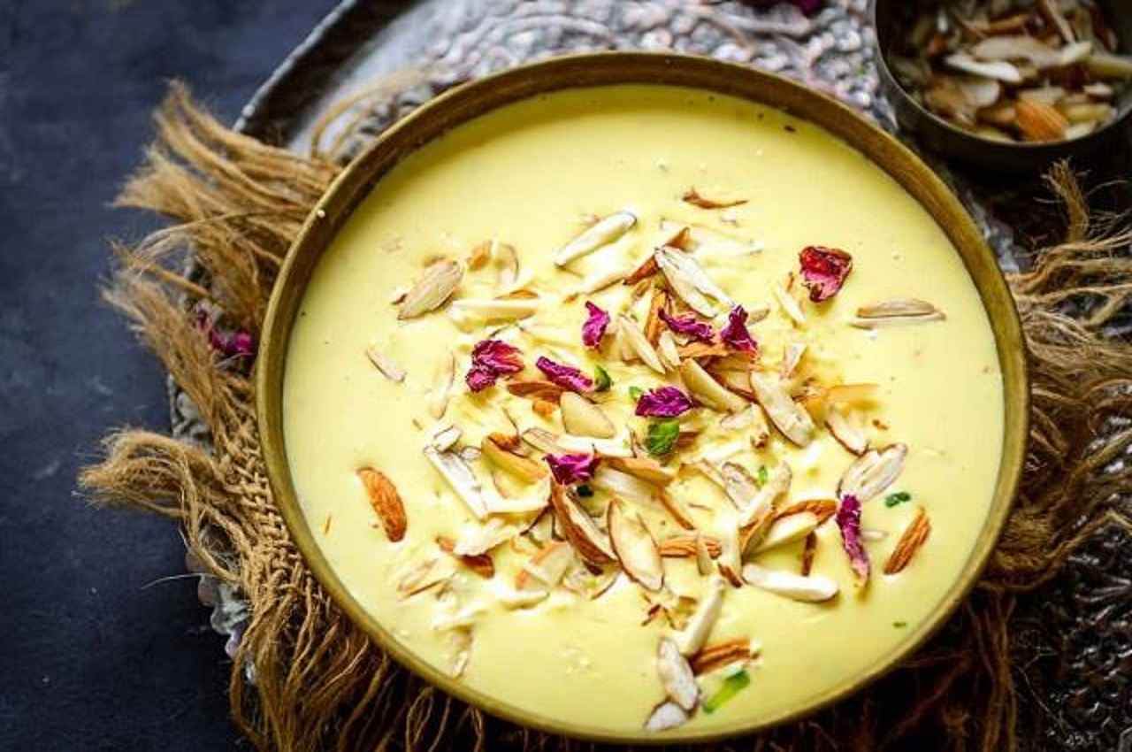 Pitru Paksha 2022: श्राद्ध में पितरों को लगाएं चावल की केसरिया खीर का भोग, ये रही आसान रेसिपी