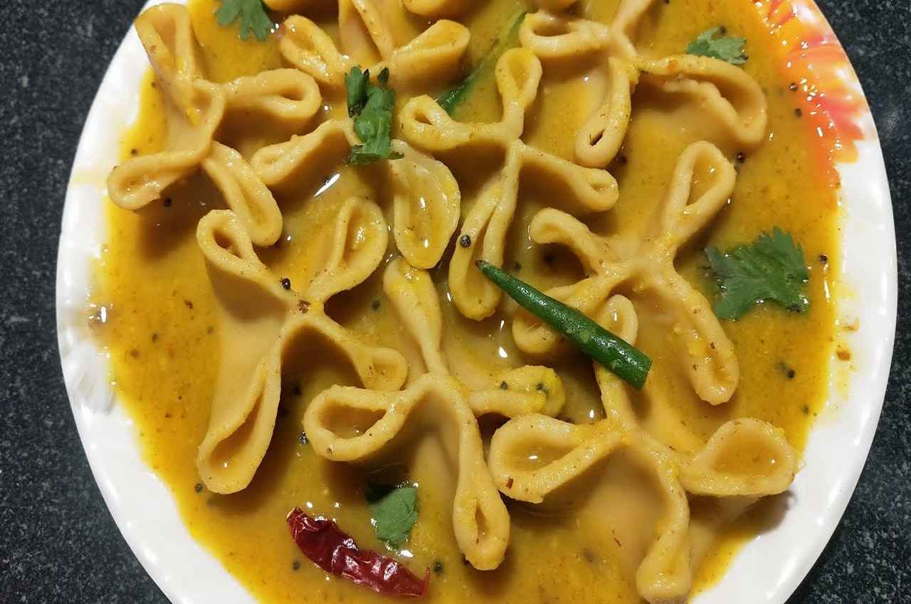 Dal Ke Dulhe Recipe: क्या आपने कभी ट्राई किए हैं उत्तर प्रदेश के फेमस दाल के दूल्हे? नहीं! तो ये रही रेसिपी