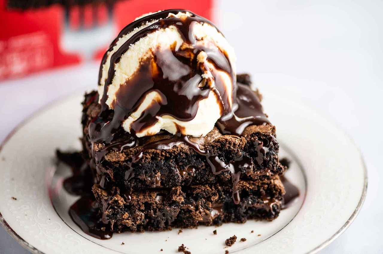 Bakery Style Brownie Recipe: करवाचौथ मीठे में बनाएं बेकरी स्टाइल एगलेस ब्राउनी, बच्चे भी हो जाएंगे खुश, जानें रेसिपी