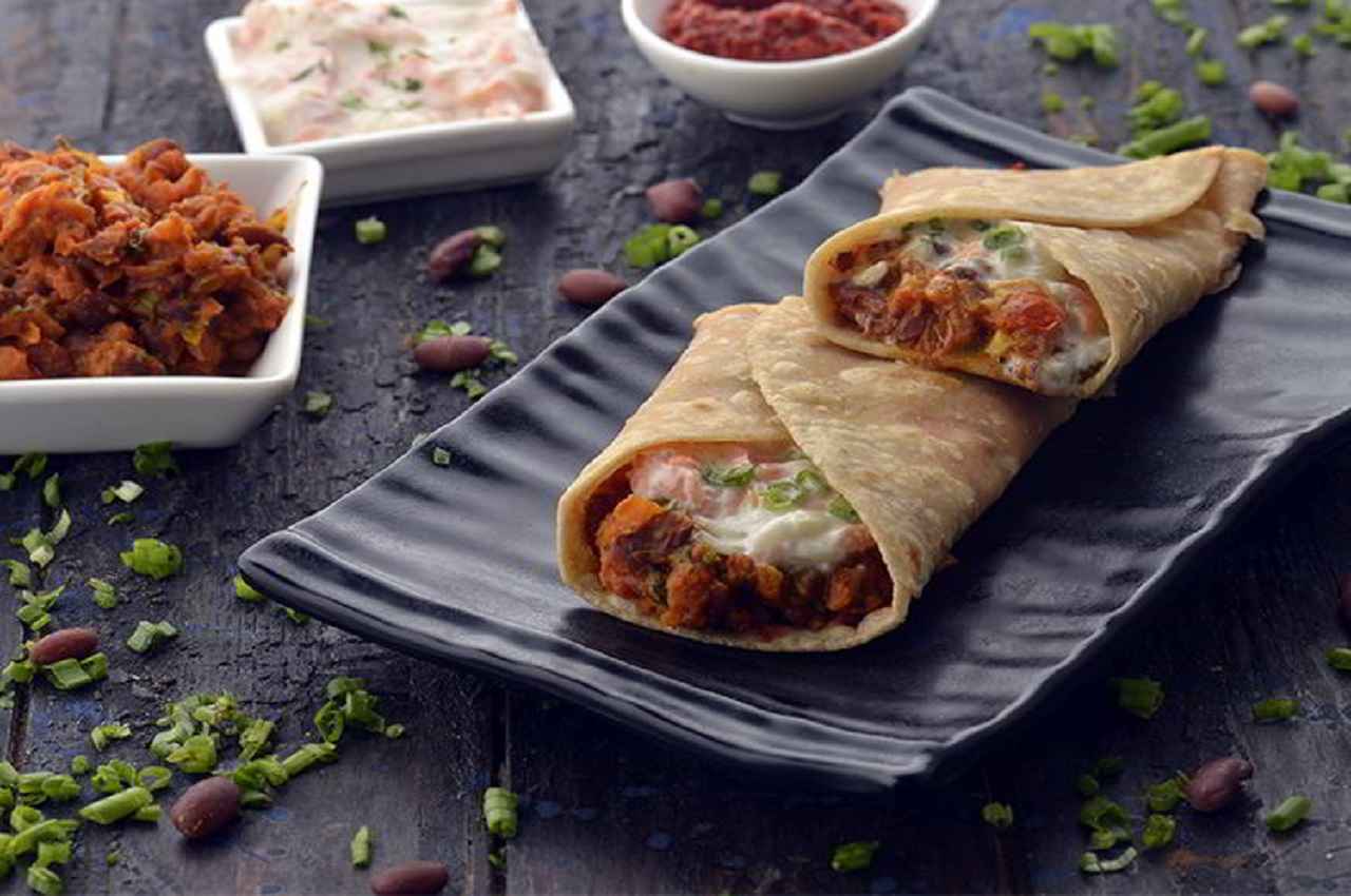 Rajma Roll Recipe: वजन घटाने में मदद करता है पौष्टिक चटपटा राजमा रोल, इस विधि से झटपट करें तैयार