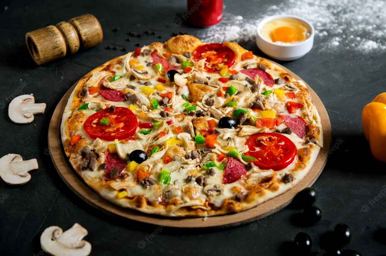 Large Bread Pizza Recipe: मिड वीक में फैमिली ब्रंच में बनाएं रेस्टॉरेंट स्टाइल लार्ज ब्रेड पिज्ज़ा, फॉलो करें रेसिपी