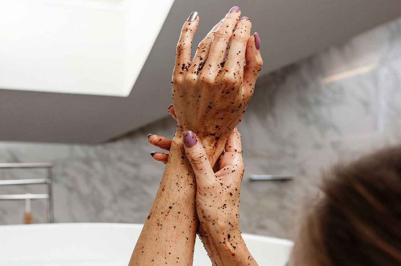 How To Make Hand Scrub: विंटर सीजन में हाथों की नमी को बरकरार रखेगा ये होममेड हैंड स्क्रब, ये रही बनाने की विधि