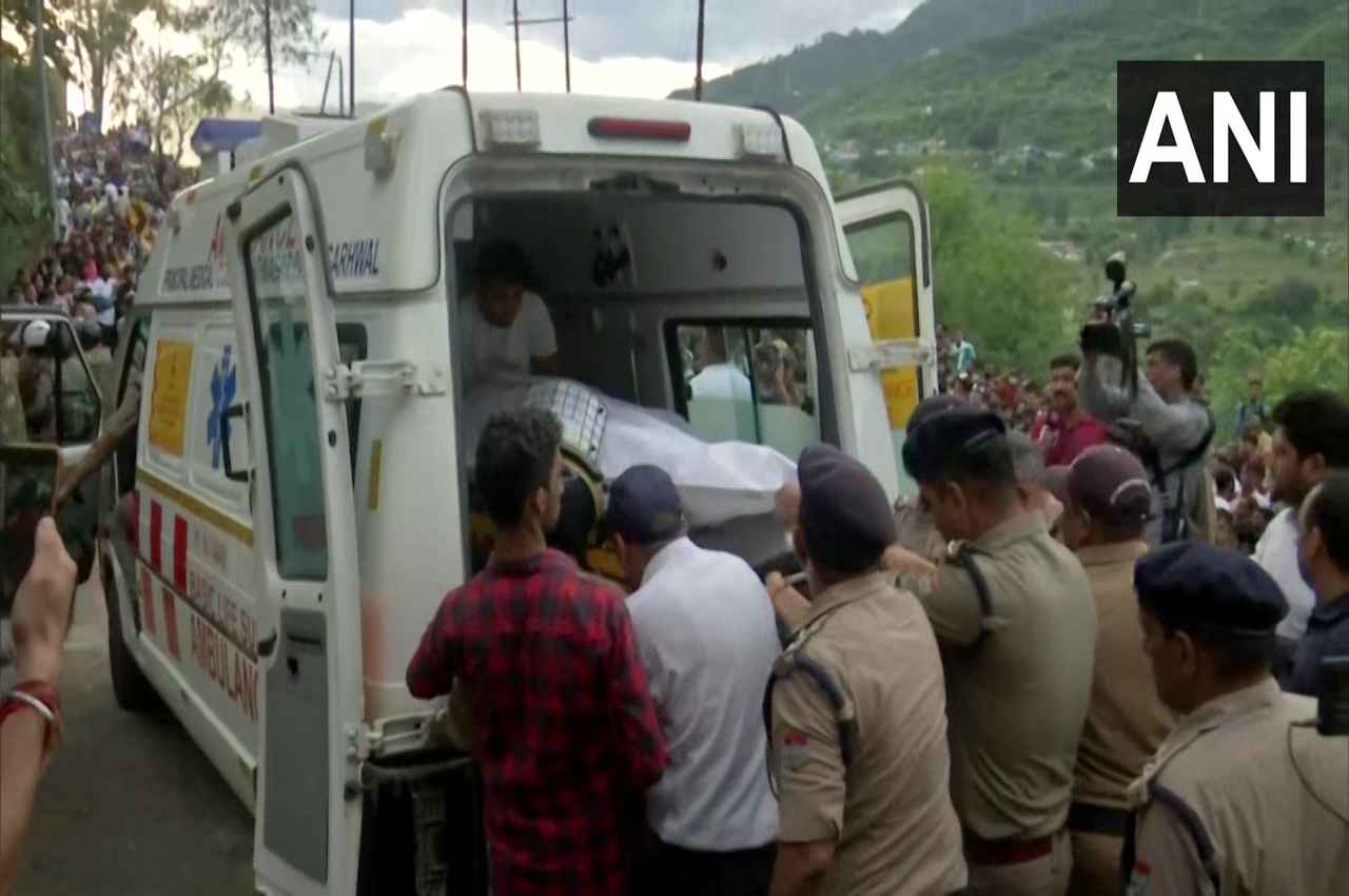 Ankita Murder Case Live Update: अंकिता का अंतिम संस्कार कराने के लिए राजी हुआ परिवार, श्मशान पर जुटी हजारों की भीड़