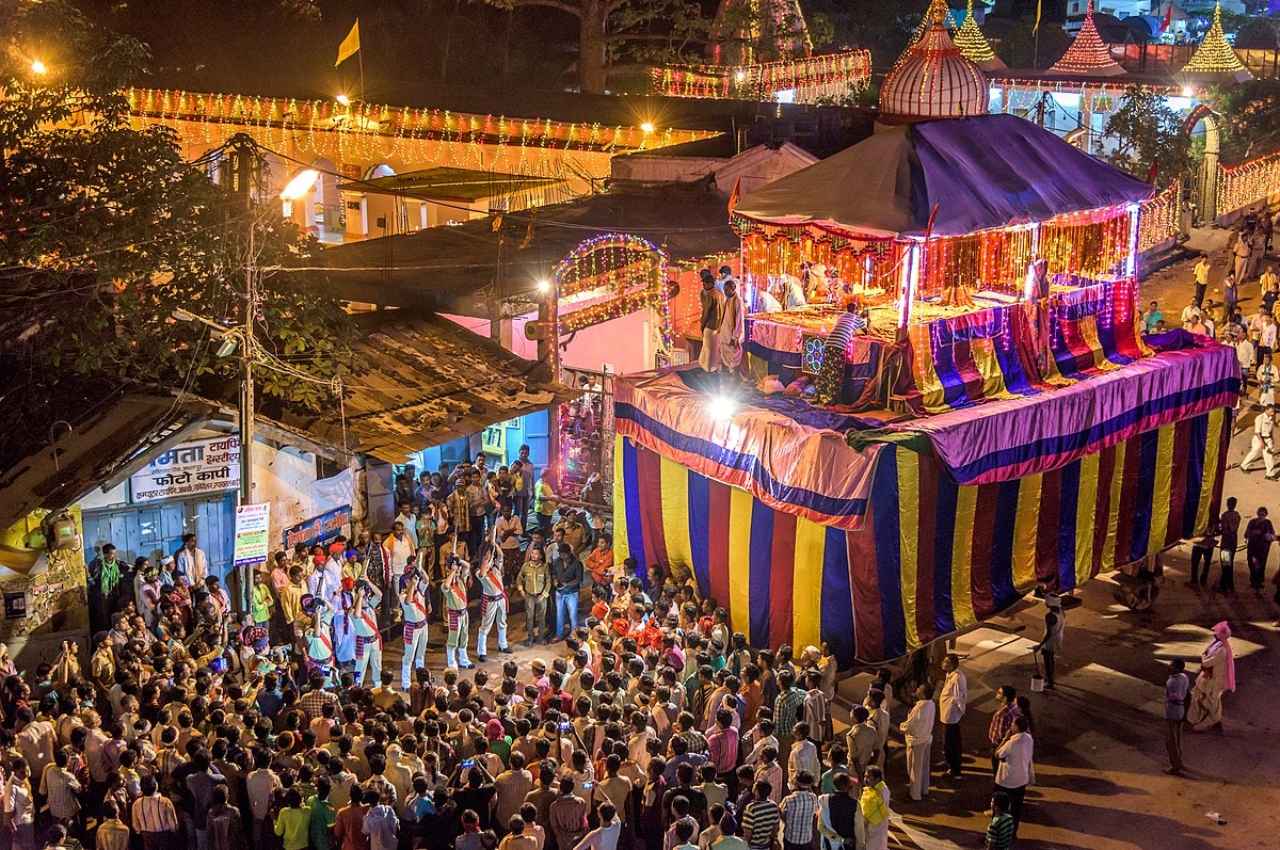 Chhattisgarh: विश्व प्रसिद्ध बस्तर दशहरे की हुई शुरुआत, देश-दुनियां से पहुंचते हैं सैलानी
