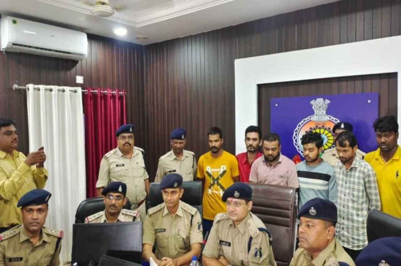 Chhattisgarh: सटोरियों के खिलाफ जारी है पुलिस का ऐक्शन, महादेव बुक के 6 गुर्गे गिरफ्तार