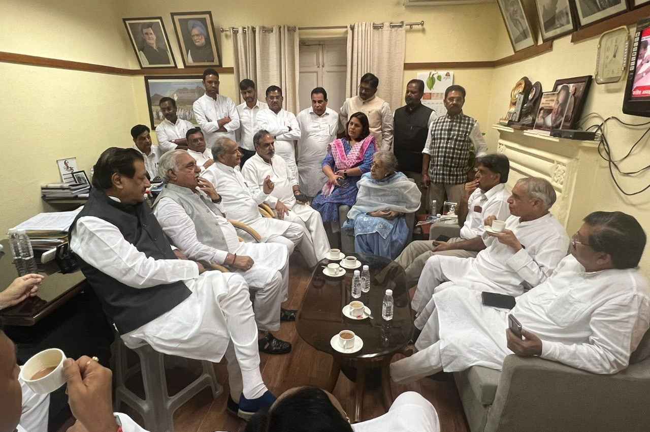 Congress President Election: सीएम गहलोत बने खड़गे के प्रस्तावक, क्या हैं इसके मायने?