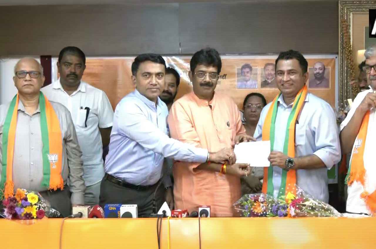 Goa: कांग्रेस विधायकों के BJP में जाने पर भड़के पवन खेड़ा, कहा- वे सिर्फ तोड़ना जानते हैं, जनता देख रही है