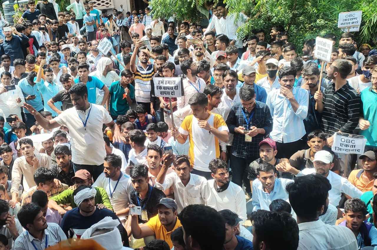 Rajasthan: जयपुर में OBC आरक्षण की मांग को लेकर सभा का आयोजन, हजारों युवा तख्तियां लेकर पहुंचे