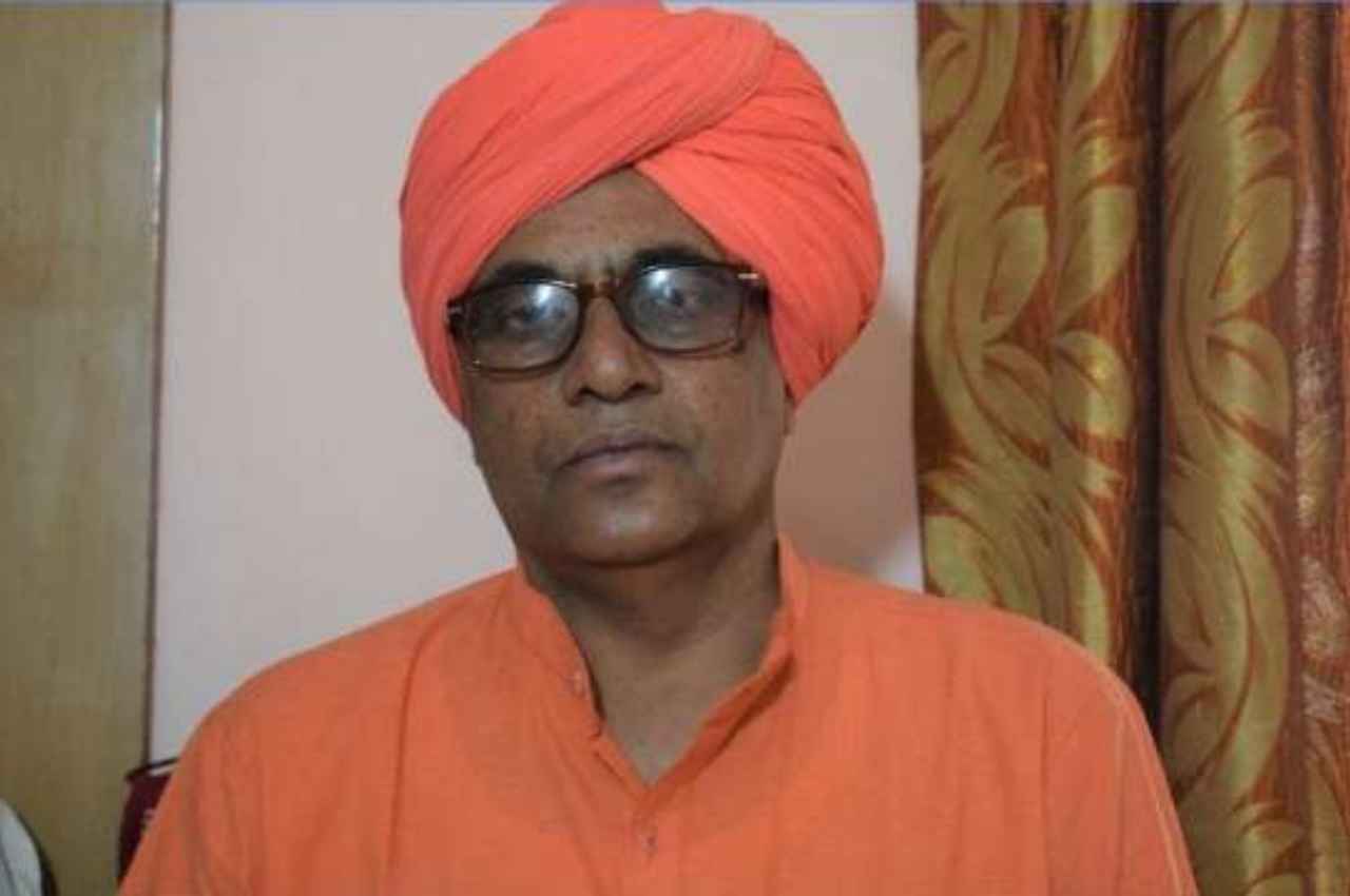 Rajasthan: सीकर सांसद सुमेधानंद सरस्वती सहित तीन लोगों के खिलाफ धोखाधड़ी का मामला दर्ज, जानें