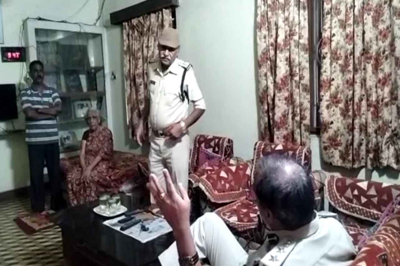 MP:  बुजुर्ग महिला को अकेला देख घर में दाखिल हुए बदमाश, बंधक बनाकर लाखों की लूट को दिया अंजाम