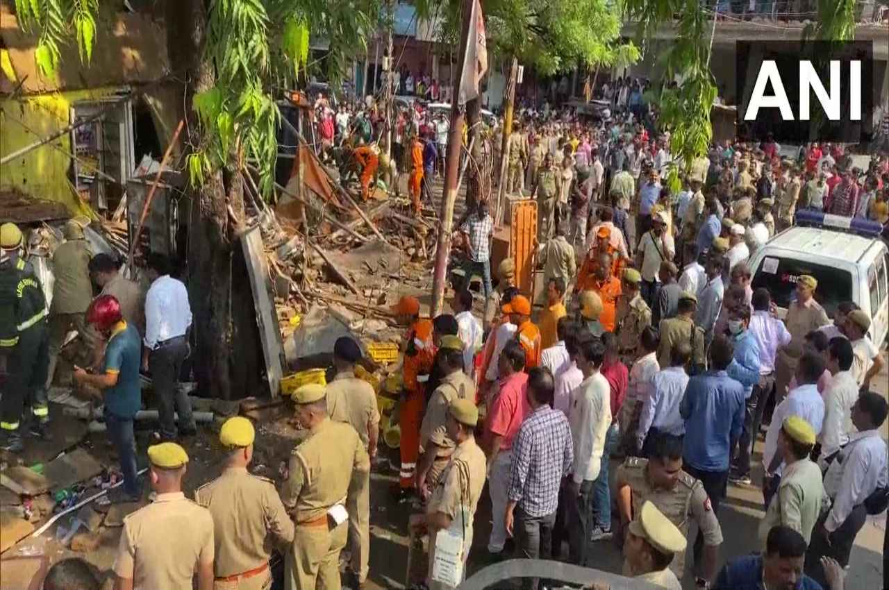 Prayagraj: बारिश में गिरा मकान, 4 की दर्दनाक मौत पर CM योगी ने दुख जताते हुए किया ये ऐलान
