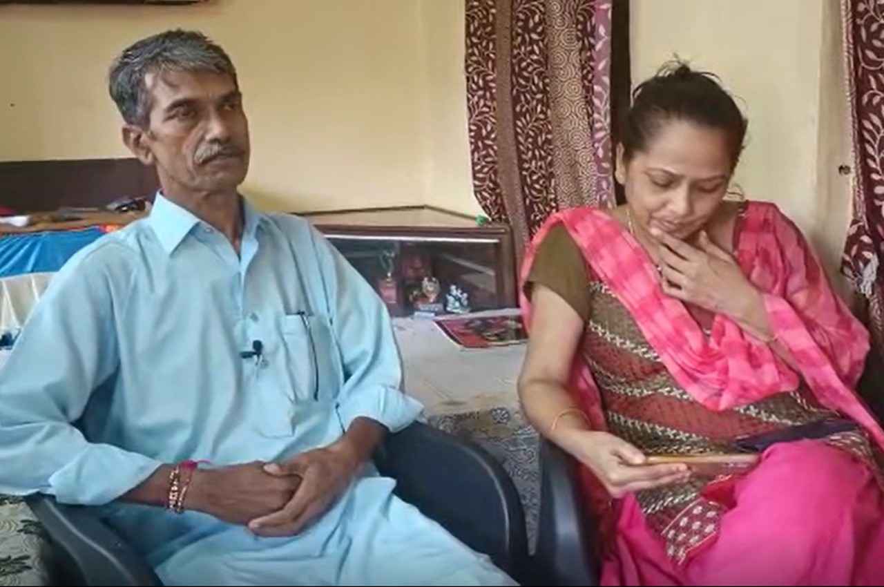 Kuldeep Yadav: 28 साल बाद पाकिस्तान की जेल से रिहा होकर भारत लौटे कुलदीप यादव, भारत सरकार से की ये अपील