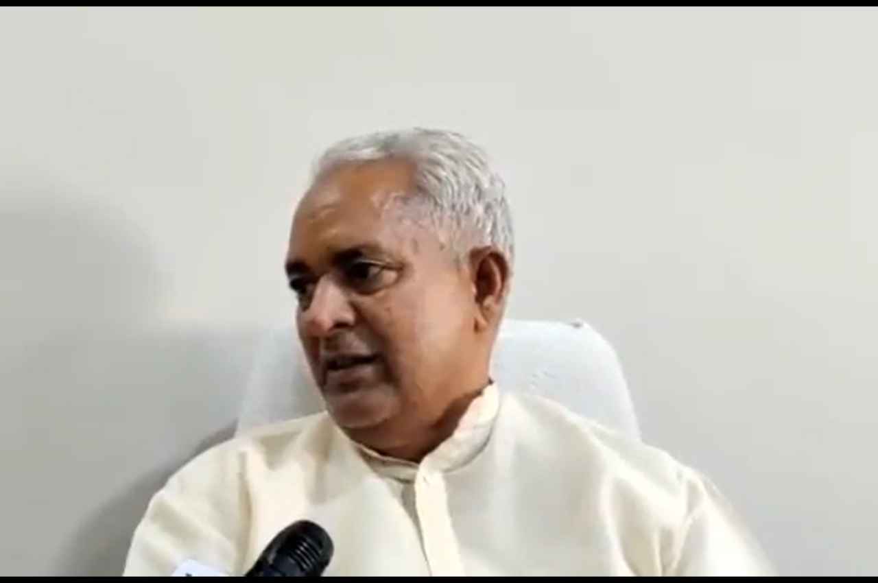 Rajasthan Crisis: मंत्री परसादी लाल मीणा का बड़ा बयान, बोले- शाह की गोद मे बैठने वाले CM के रूप में स्वीकार नहीं