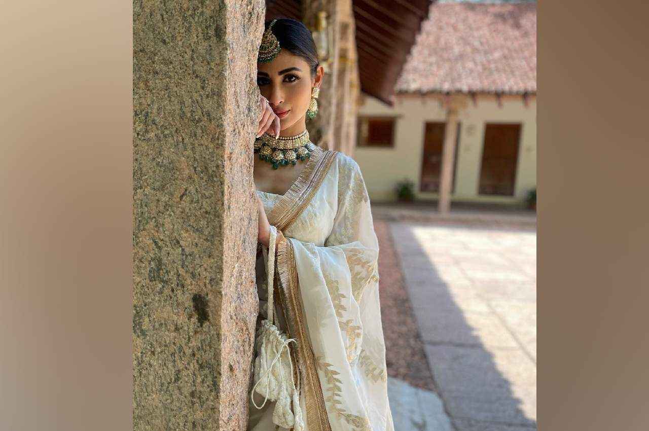 Mouni Roy: लहंगे में दिखा मौनी रॉय का कातिलाना अंदाज, फैंस हुए घायल