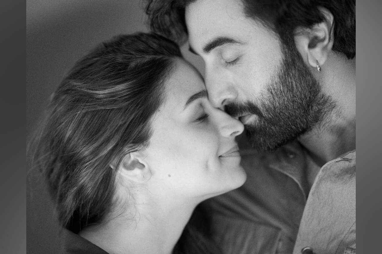 Alia Ranbir: पति संग रोमांटिक अंदाज में नजर आईं आलिया भट्ट, कही ये बात