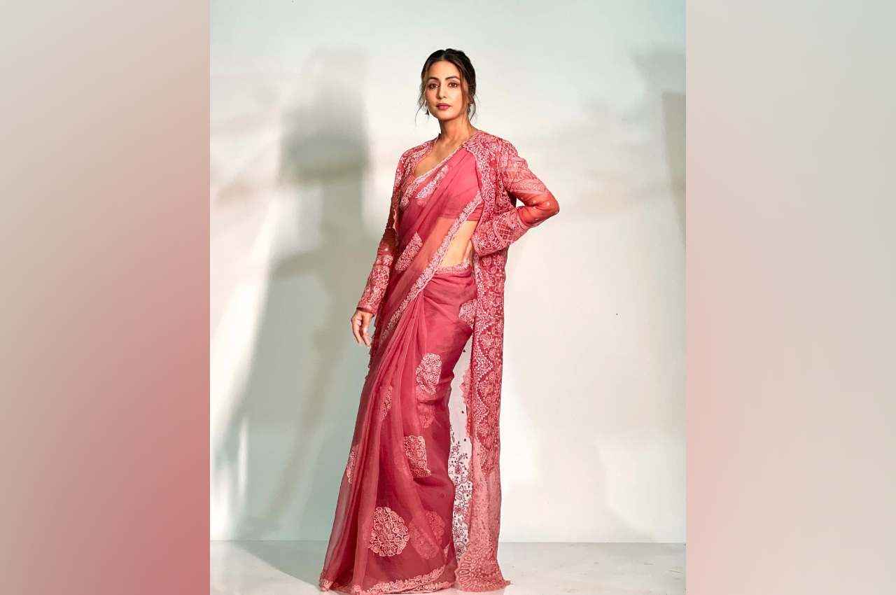 Hina Khan: पिंक साड़ी पहन हिना खान ने मचाई सनसनी, फैंस के उड़े होश