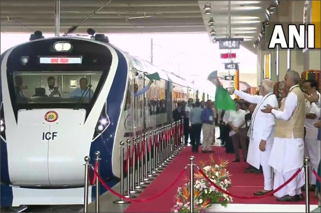 PM Modi and Vande Bharat