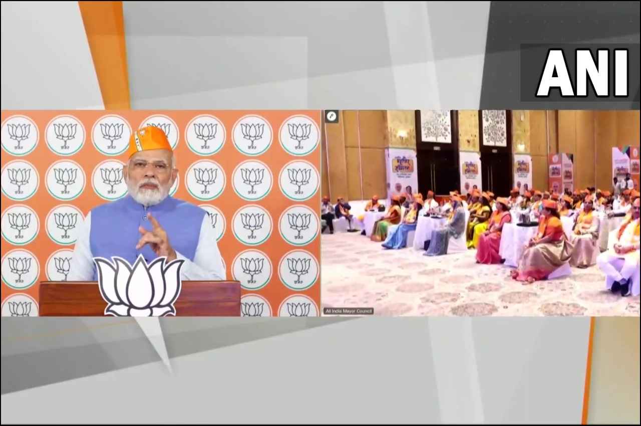 Gujarat: पीएम मोदी ने किया नेशनल मेयर्स कॉन्फ्रेंस का उद्घाटन, दिए ये खास मंत्र