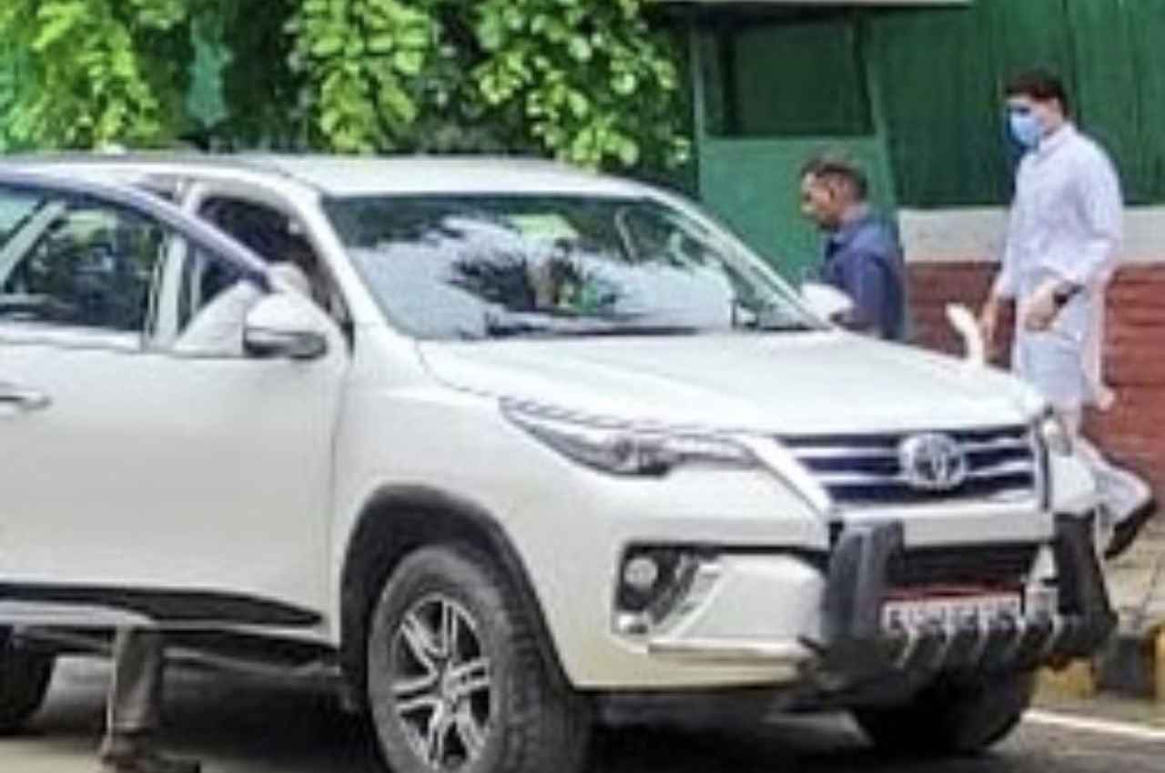 Rajasthan: सीएलपी बैठक में शामिल होने के लिए पायलट दिल्ली से रवाना, आज हो सकता है CM का फैसला