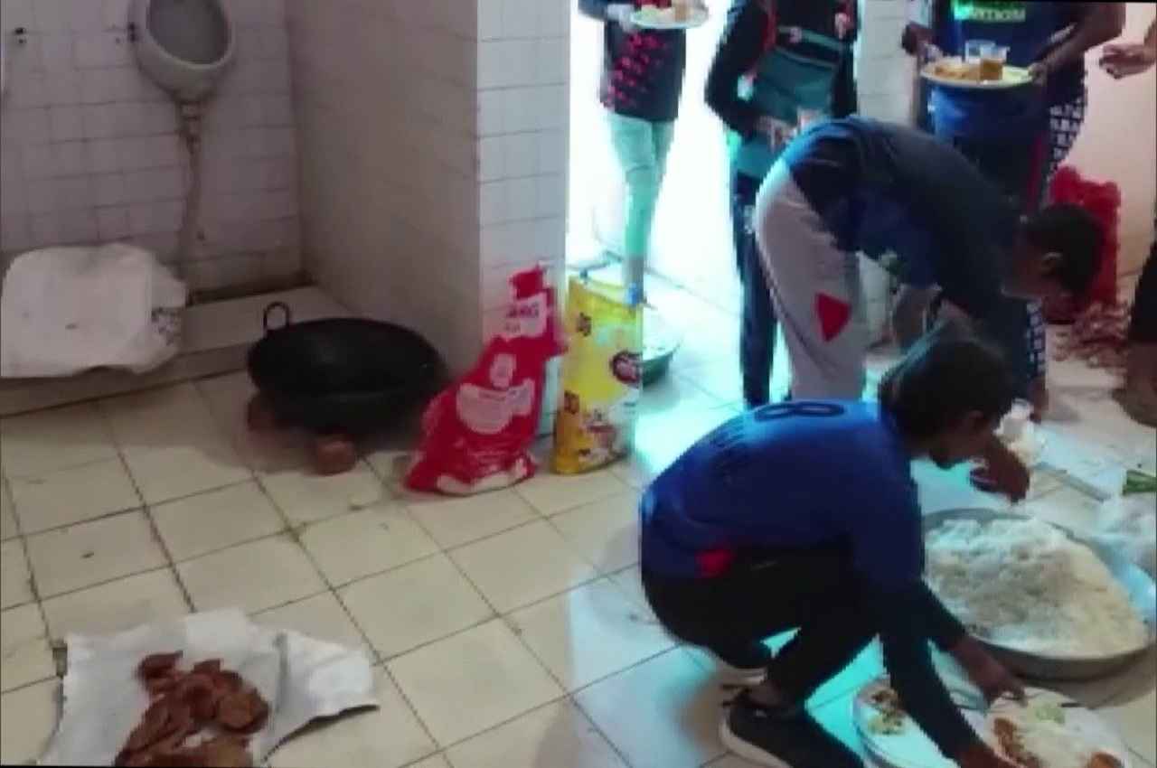 Saharanpur News: शर्मनाक! टॉयलेट में बना खाना खिलाड़ियों को परोसा गया, Video Viral होने पर हड़कंप मचा