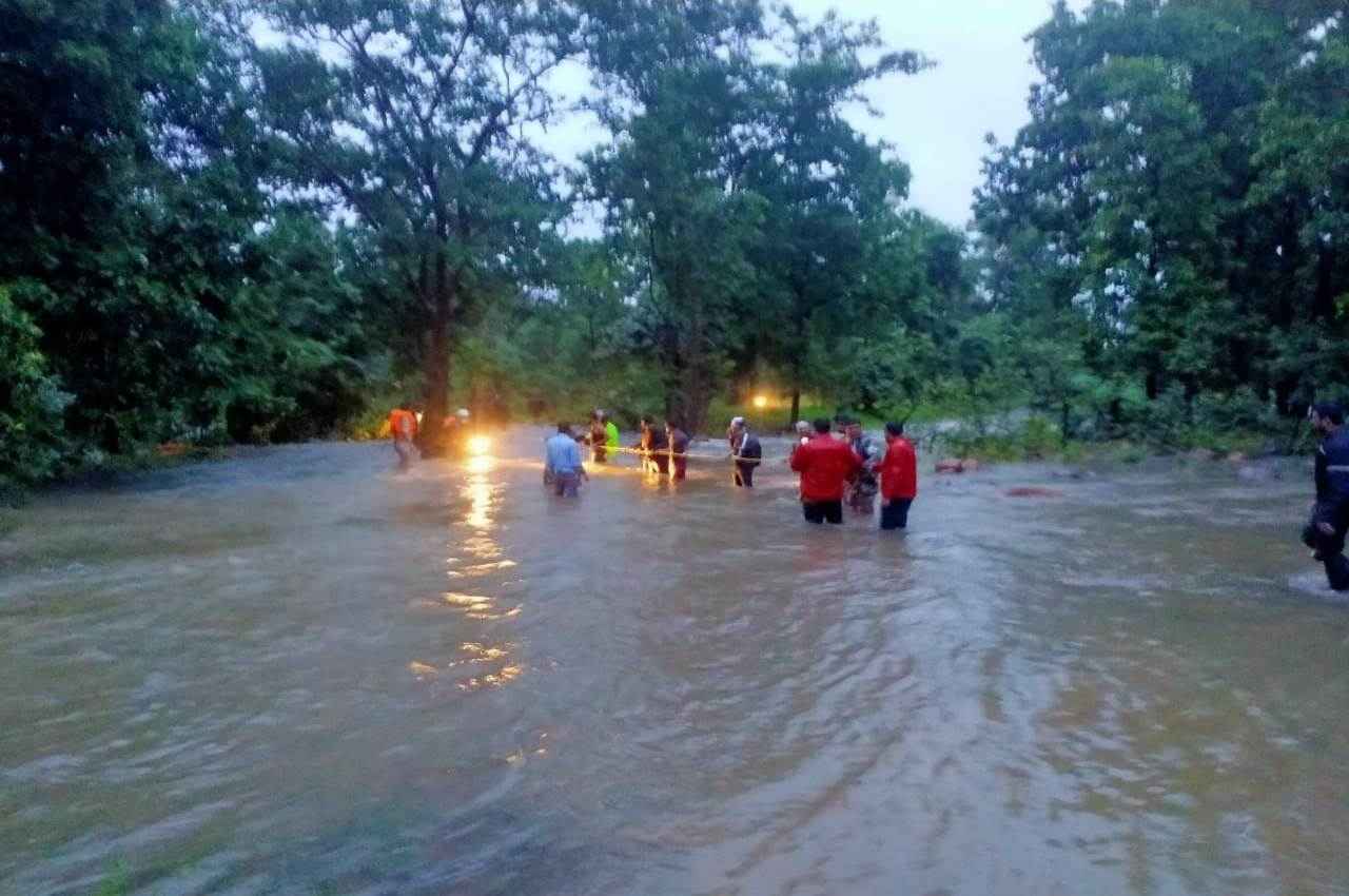 MP: अमरगढ़ बाढ़ में फंसे 100 से अधिक लोग, सभी को रेस्क्यू कर दिए ये सख्त निर्देश
