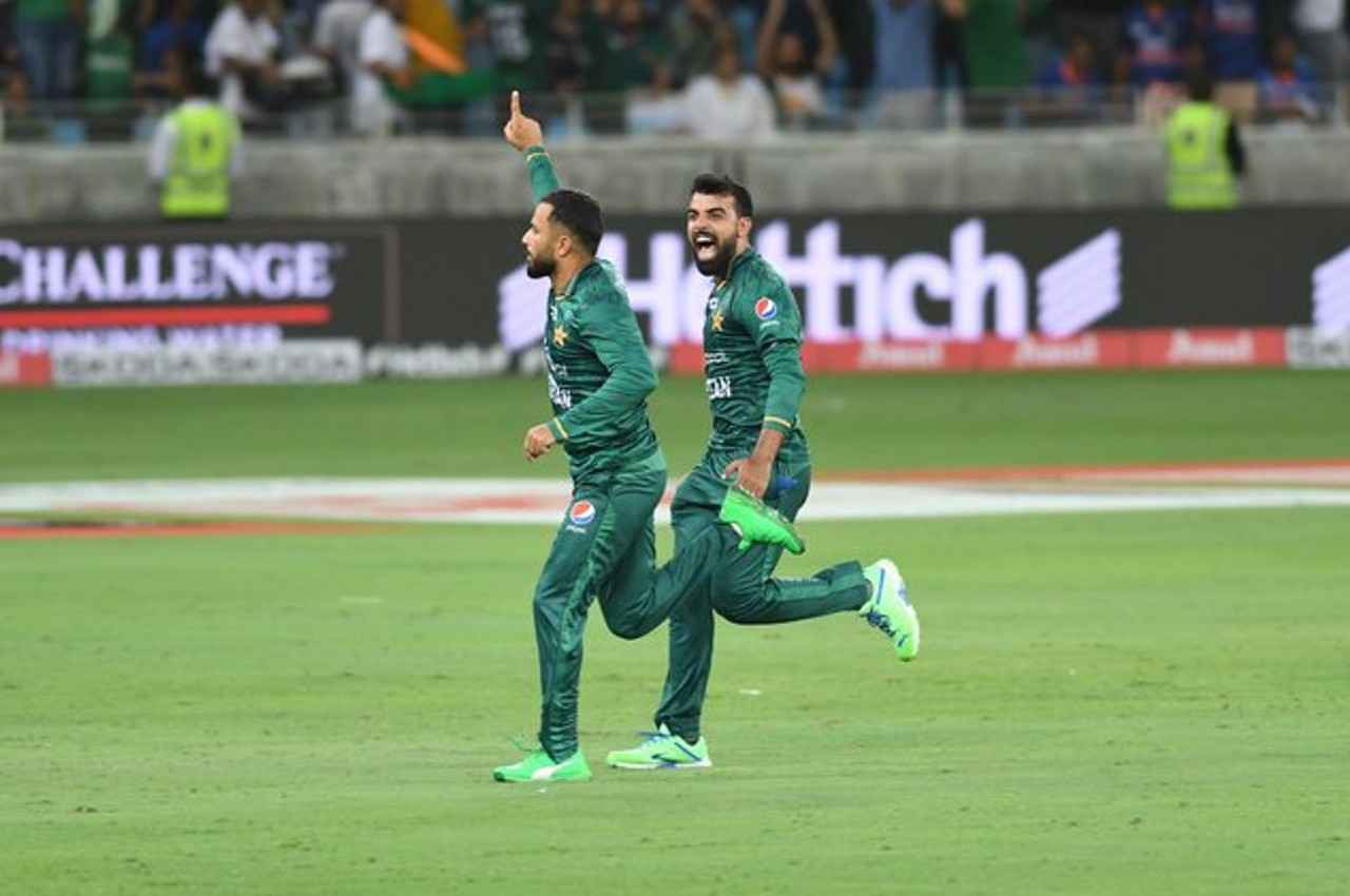PAK vs HK: शादाब खान ने बाढ़ पीड़ितों को समर्पित की ऐतिहासिक जीत, किया ये खास ट्वीट