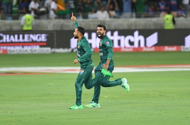 PAK vs HK Shadab Khan